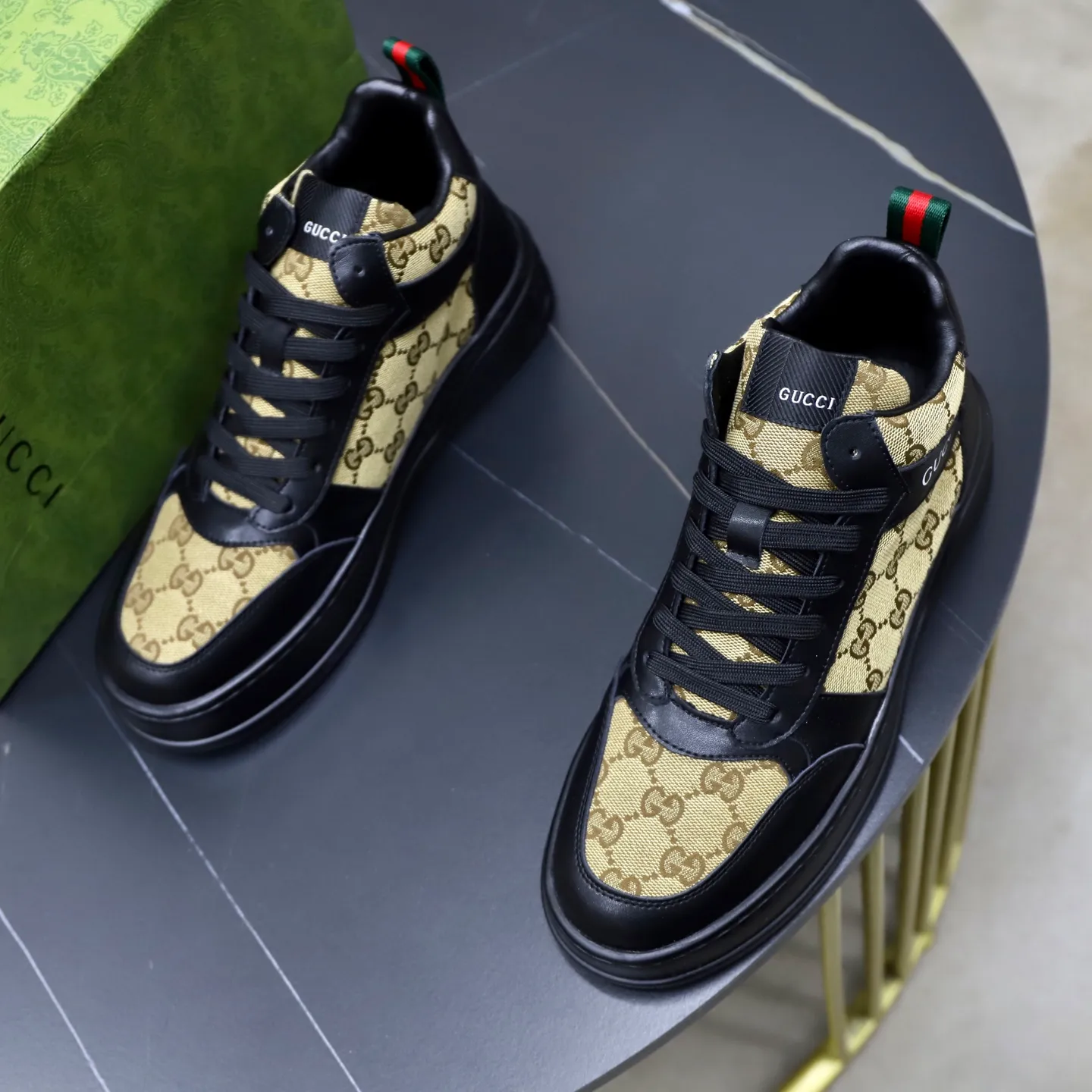 Ex-factory price: 442💰🙅‍♂️🙅‍♂️🙅‍♂️ Brand: GUCCI Standard code: 38-44 (45 customized) Grade: Same as the official website Material: Original cowhide material spliced with brand cloth Comfortable and breathable lining Lightweight and wear-resistant sports outsole Style category: Men's fashionable casual shoes Running sports shoes Distinguished luxury brand elements Top luxury color: actual picture color